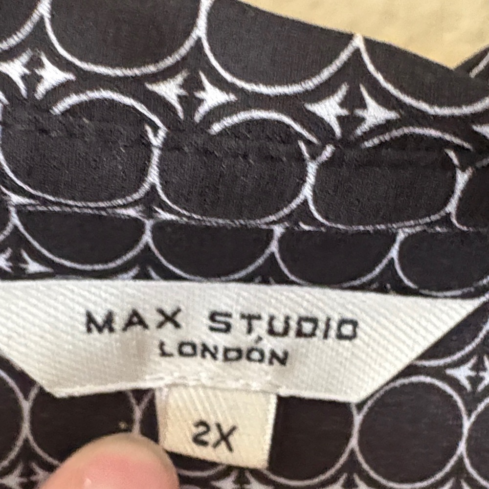 Max Studio 2X Black White Geometric Blouse Button Front Plus Size Top - Picture 3 of 10